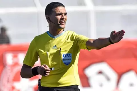  طاقم تحكيم تونسي لمواجهة الأهلي وشبيبة القبائل في دوري أبطال أفريقيا